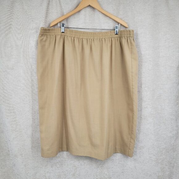 Via Sant Andrea Vintage Tan and White Two Piece Outfit Matching Skirt Set Suit - Picture 8 of 14